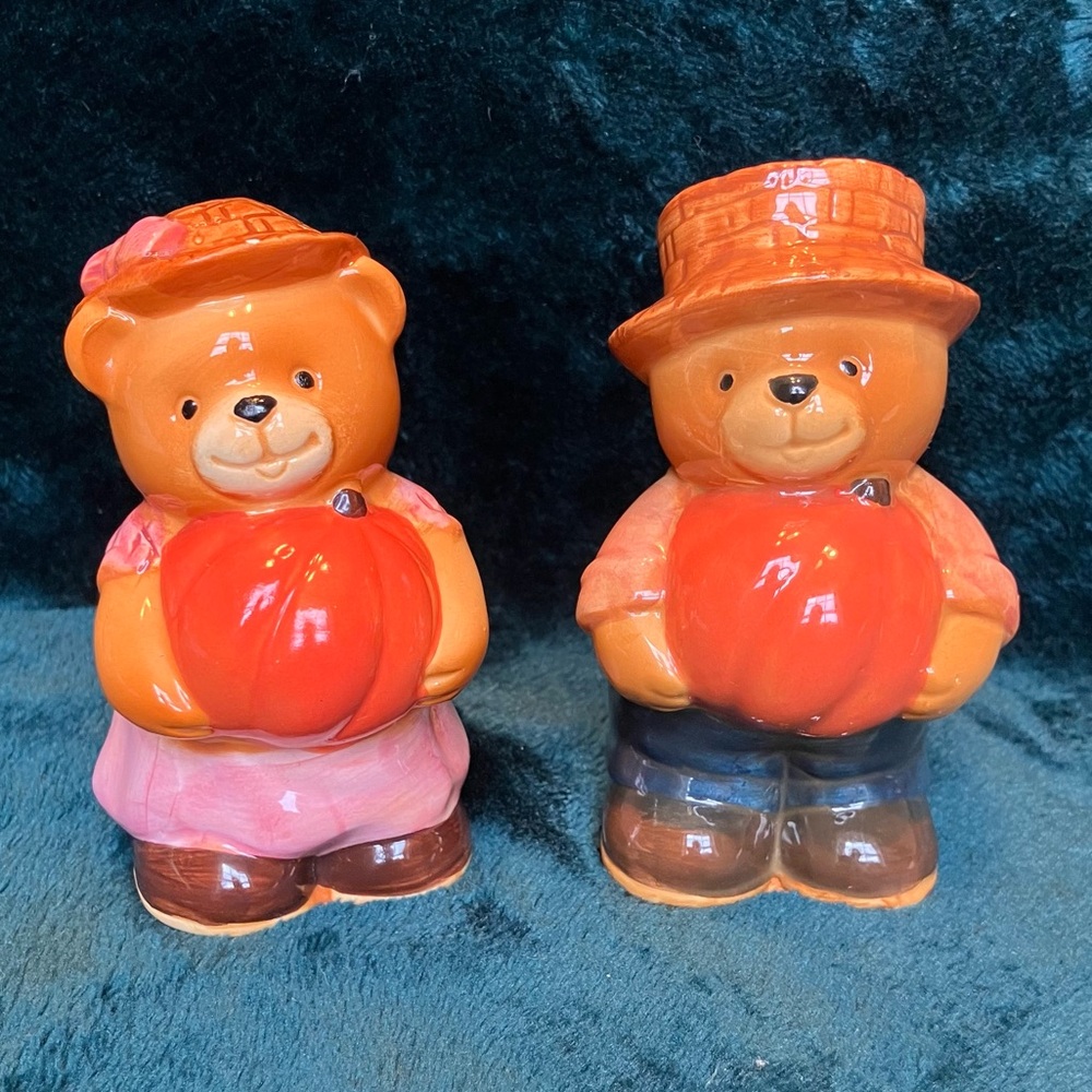 Vintage Ceramic Fall-Themed Salt & Pepper Shakers Bears Holding Pumpkins
